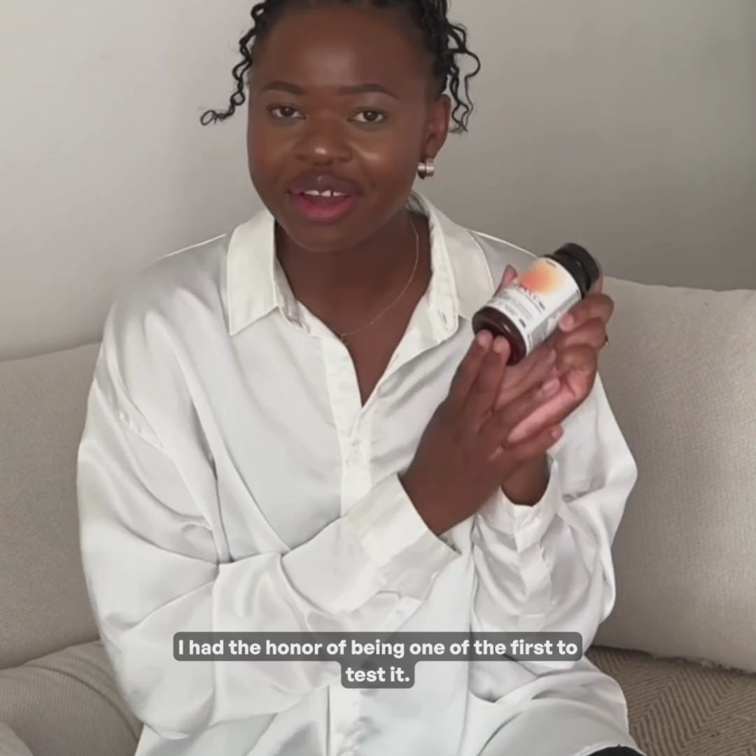 Video of a woman explaining why she recommends Motherhood Daily from Lemira to all mothers with young children.